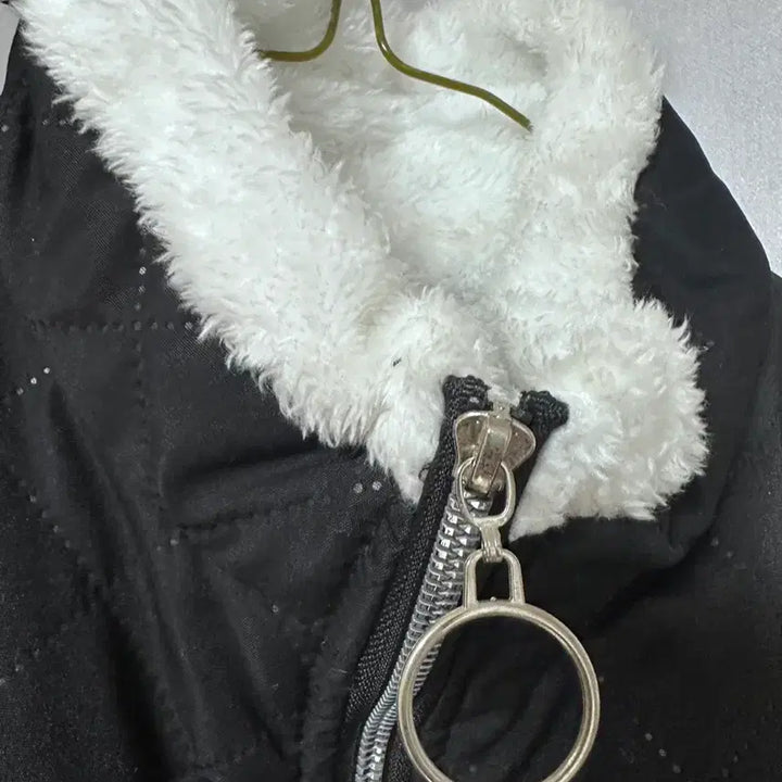 [BUNJANG] Black Quilted Jacket with Fur Lining / 털 안감 누빔 검정 자켓 점퍼