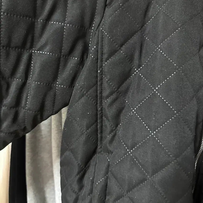 [BUNJANG] Black Quilted Jacket with Fur Lining / 털 안감 누빔 검정 자켓 점퍼