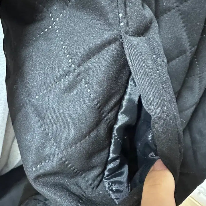 [BUNJANG] Black Quilted Jacket with Fur Lining / 털 안감 누빔 검정 자켓 점퍼