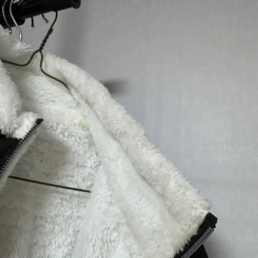 [BUNJANG] Black Quilted Jacket with Fur Lining / 털 안감 누빔 검정 자켓 점퍼