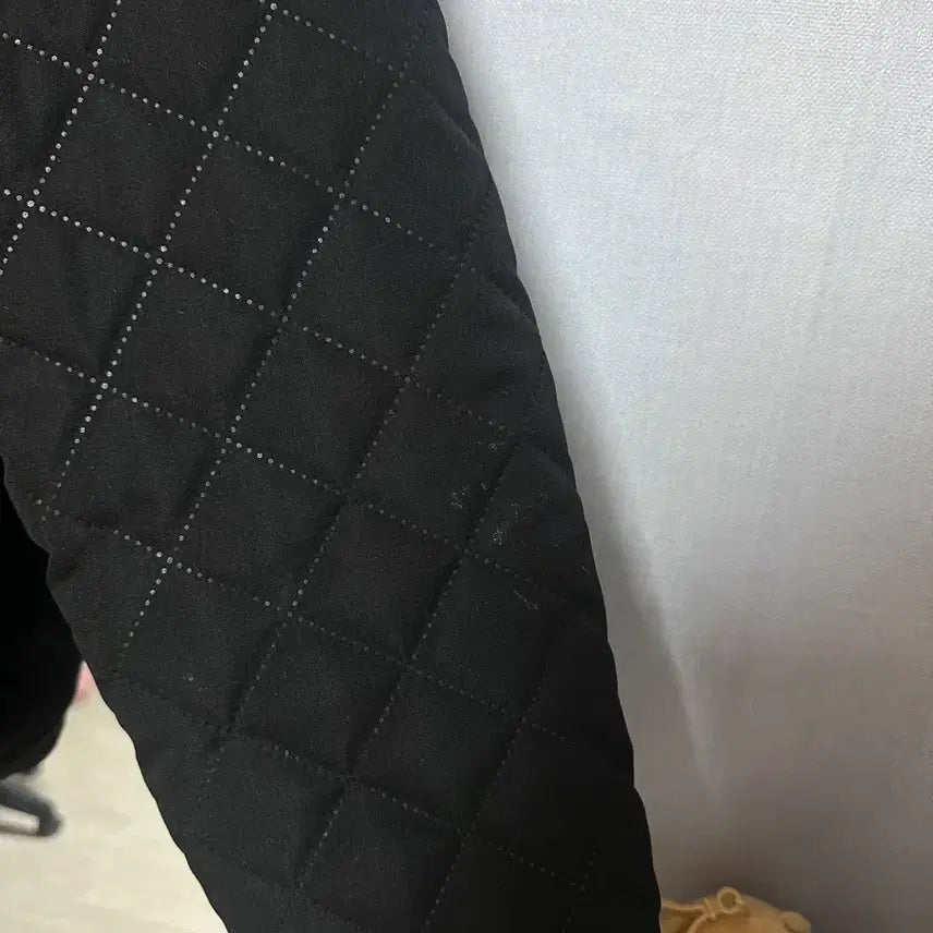 [BUNJANG] Black Quilted Jacket with Fur Lining / 털 안감 누빔 검정 자켓 점퍼