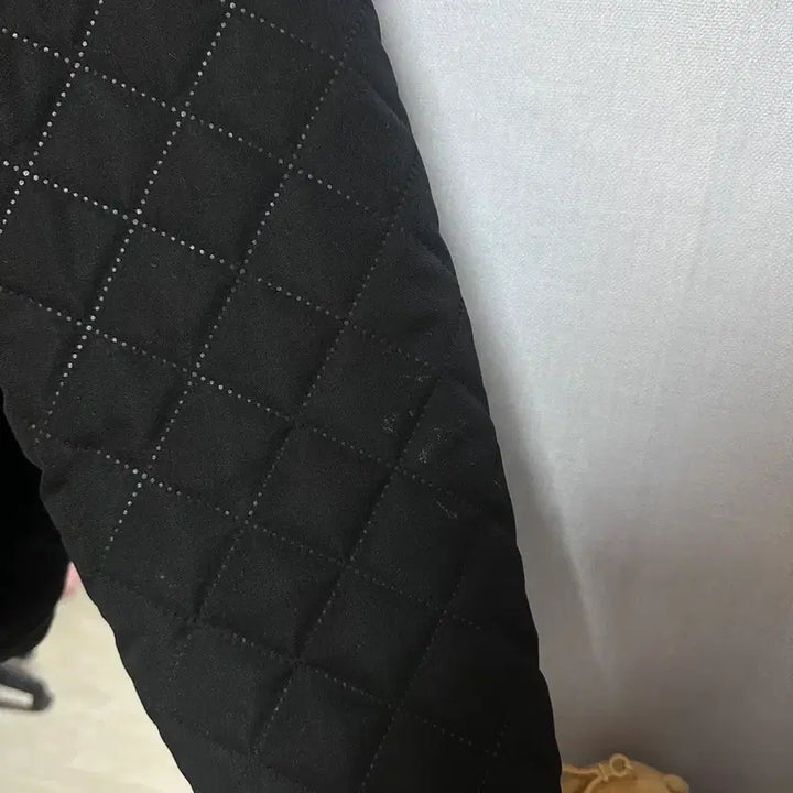 [BUNJANG] Black Quilted Jacket with Fur Lining / 털 안감 누빔 검정 자켓 점퍼