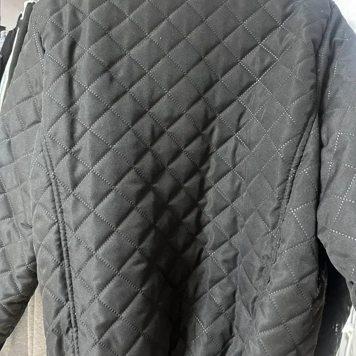 [BUNJANG] Black Quilted Jacket with Fur Lining / 털 안감 누빔 검정 자켓 점퍼