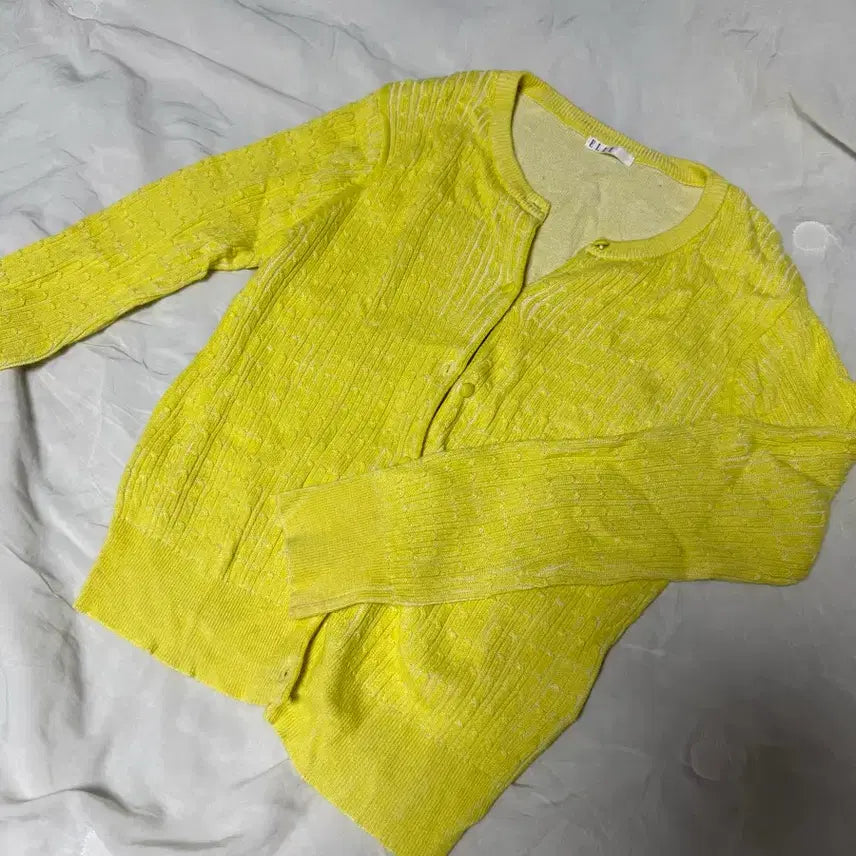 [BUNJANG] ELLE Yellow Bean Button Knit Cardigan / ELLE 엘르 옐로우 콩단추 니트 가디건 / 하구미 모리룩 키치룩 모리걸