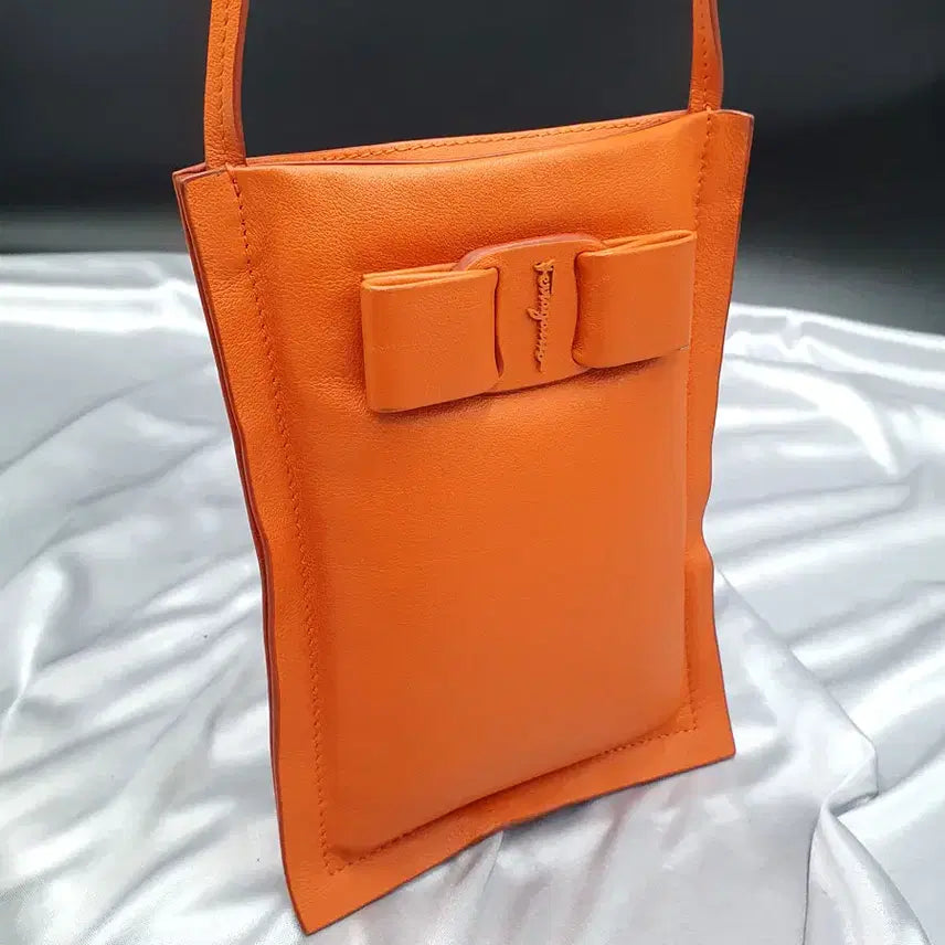 [BUNJANG] Ferragamo Mini Phone Crossbody Bag / 페라가모 미니 폰 크로스백 중고 가방 은피아노