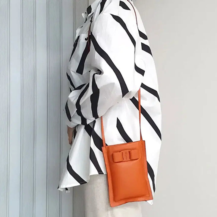 [BUNJANG] Ferragamo Mini Phone Crossbody Bag / 페라가모 미니 폰 크로스백 중고 가방 은피아노