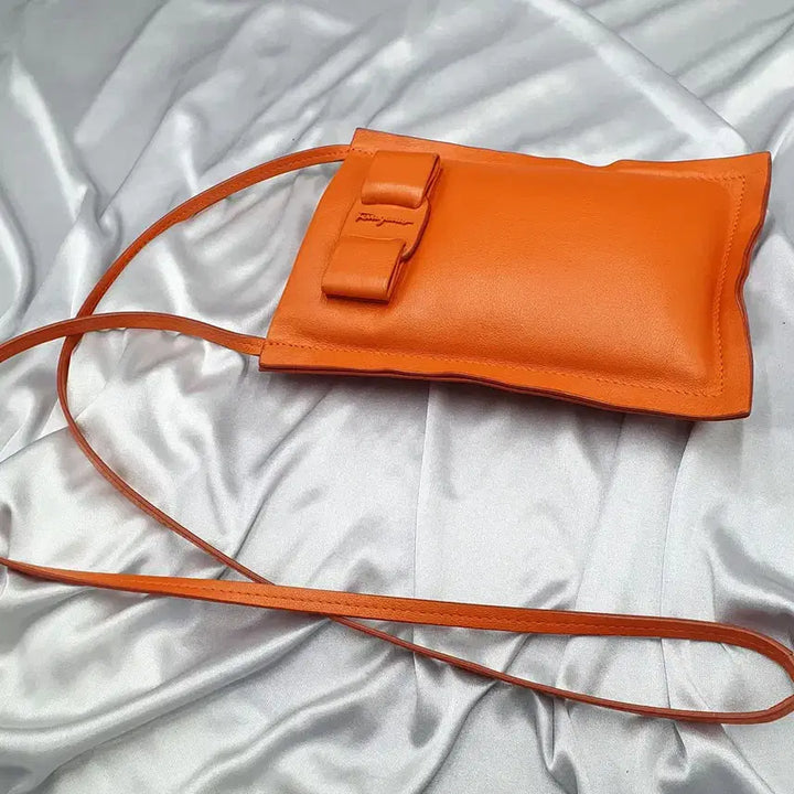 [BUNJANG] Ferragamo Mini Phone Crossbody Bag / 페라가모 미니 폰 크로스백 중고 가방 은피아노