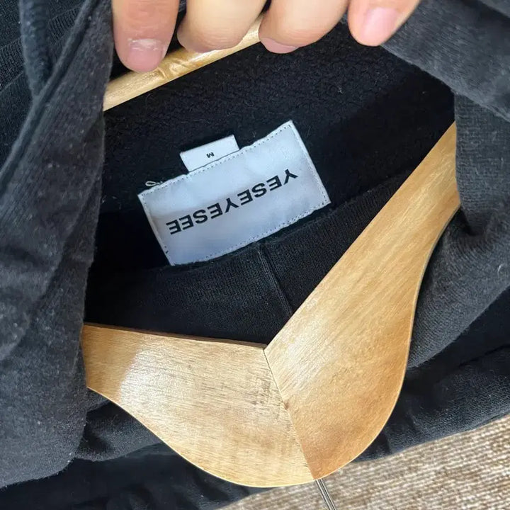 [BUNJANG] YeseC Hoodie Black M / 예스아이씨 후드티 M 블랙