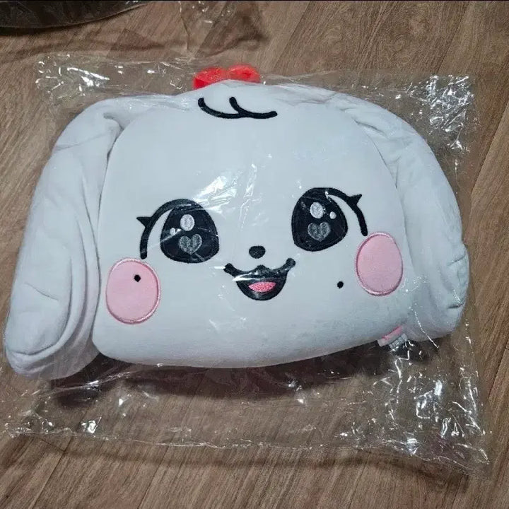 [BUNJANG] IVE Wonyoung Cherry Face Cushion / 아이브 미니브 체리 페이스 쿠션 (새상품)
