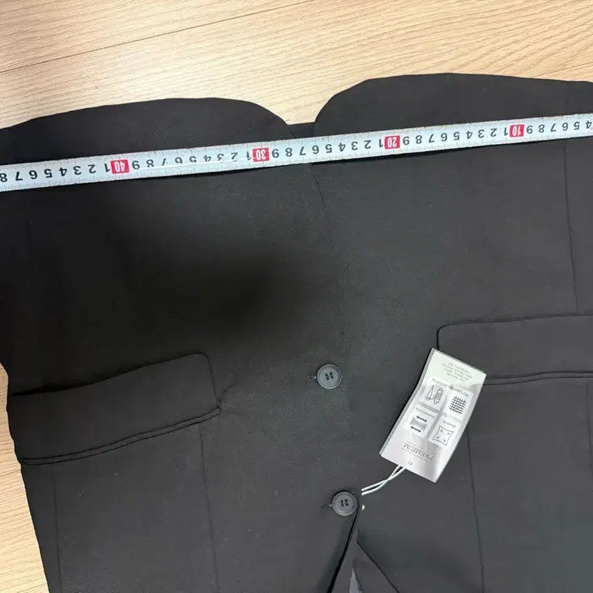 [SOLD OUT] 새상품(택) 블랙 남성정장 자켓 (95-100 정도)