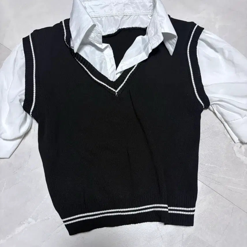 [BUNJANG] Black Knit Vest Layered Short Sleeve Shirt / 검정 니트 조끼 셔츠 레이어드 반팔티 판매