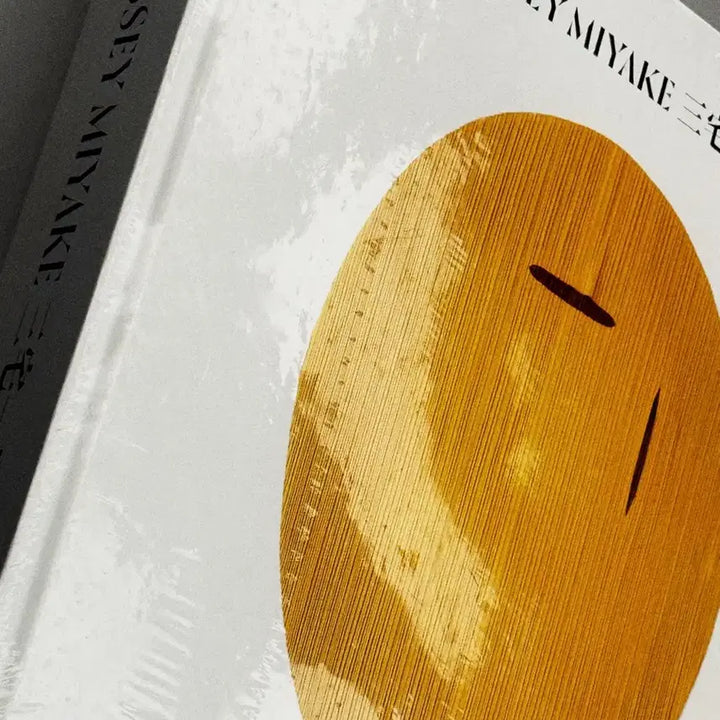 [BUNJANG] Issey Miyake Taschen Book / 미개봉 / Issey Miyake Taschen 이세이미야케 작품집