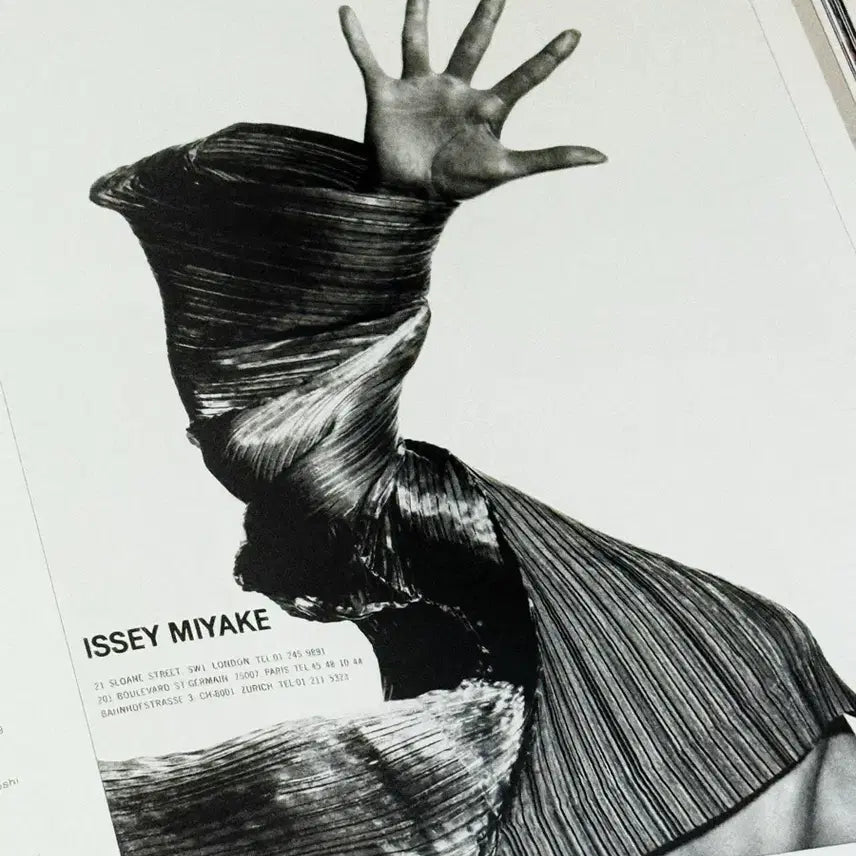 [BUNJANG] Issey Miyake Taschen Book / 미개봉 / Issey Miyake Taschen 이세이미야케 작품집
