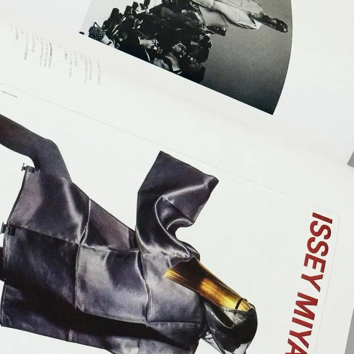 [BUNJANG] Issey Miyake Taschen Book / 미개봉 / Issey Miyake Taschen 이세이미야케 작품집