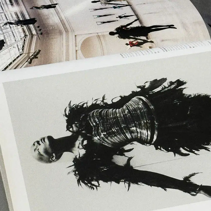 [BUNJANG] Issey Miyake Taschen Book / 미개봉 / Issey Miyake Taschen 이세이미야케 작품집