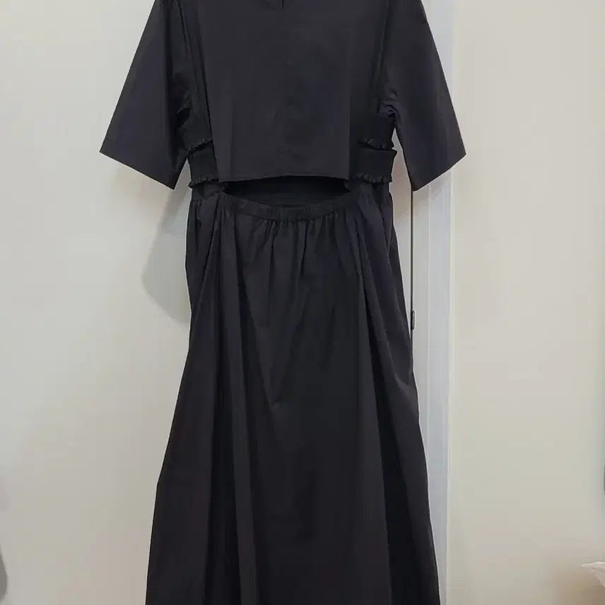 [BUNJANG] Bmuse Mansion Black Long Sleeve Dress / 비뮤즈맨션 블랙 반전 반팔 롱원피스 55~66