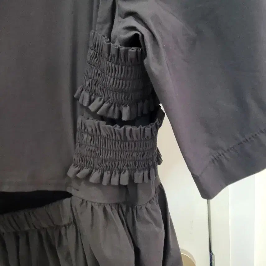[BUNJANG] Bmuse Mansion Black Long Sleeve Dress / 비뮤즈맨션 블랙 반전 반팔 롱원피스 55~66