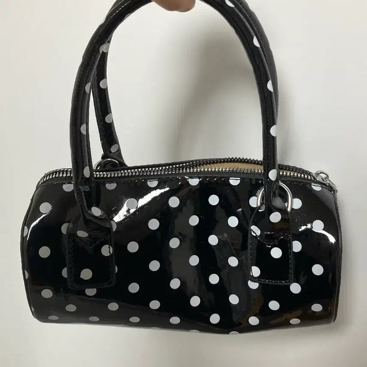 [BUNJANG] 도트무늬 원통형 에나멜 가방 / 도트무늬 원통형 에나멜 가방