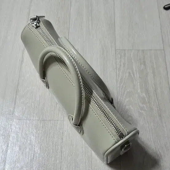 [SOLD OUT] 마지셔우드 지퍼 스몰백 크링클 라이트 카키