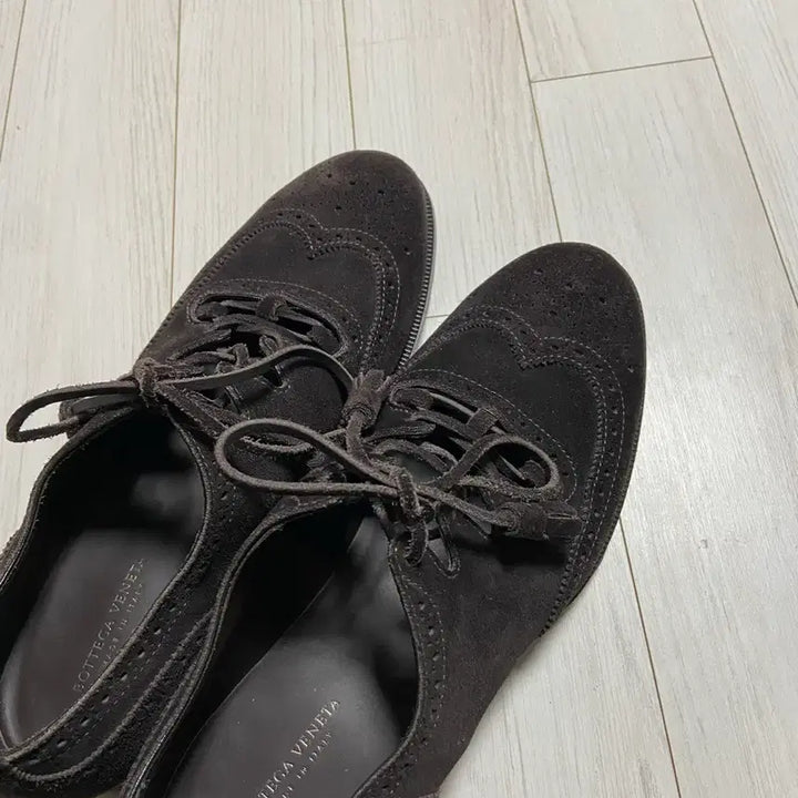 [SOLD OUT] 보테가베네타 다크브라운 스웨이드 윙팁 구두 260사이즈