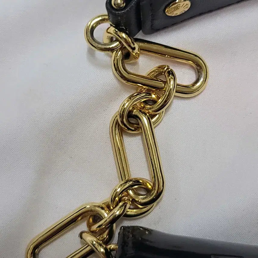 [BUNJANG] Metrocity Enamel Chain Shoulder Bag / 메트로시티 에나멜 체인 숄더백