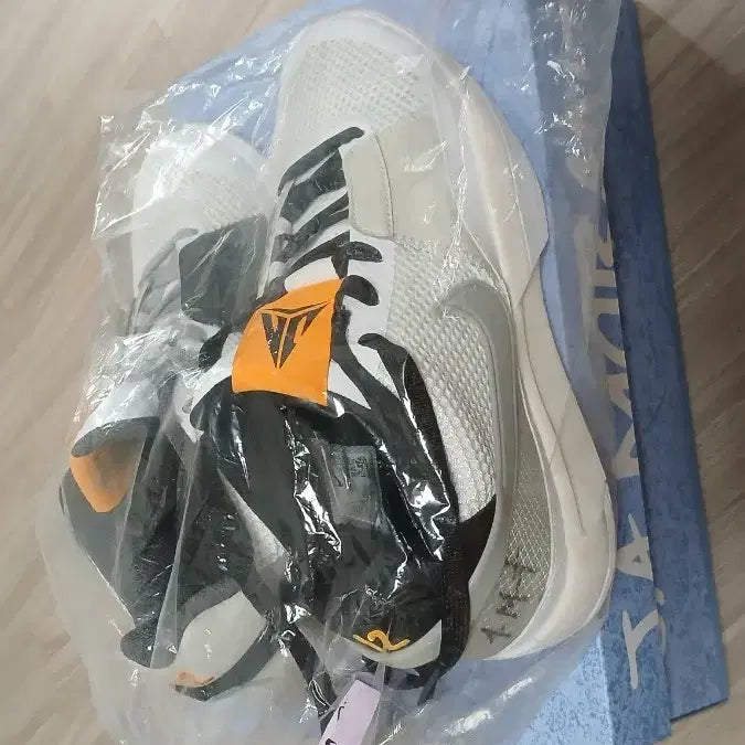 [SOLD OUT] 나이키 자 모란트 농구화 화이트 250사이즈 경기2번후 세탁완료