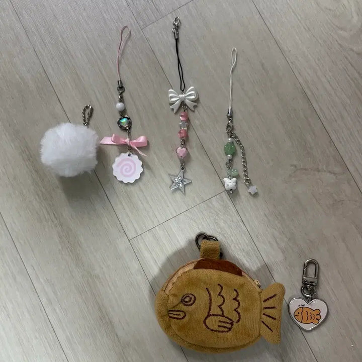 [BUNJANG] Unused Keyring and Fish-Shaped Coin Purse Set / 미사용 키링들과 덤 붕어빵 동전지갑세트
