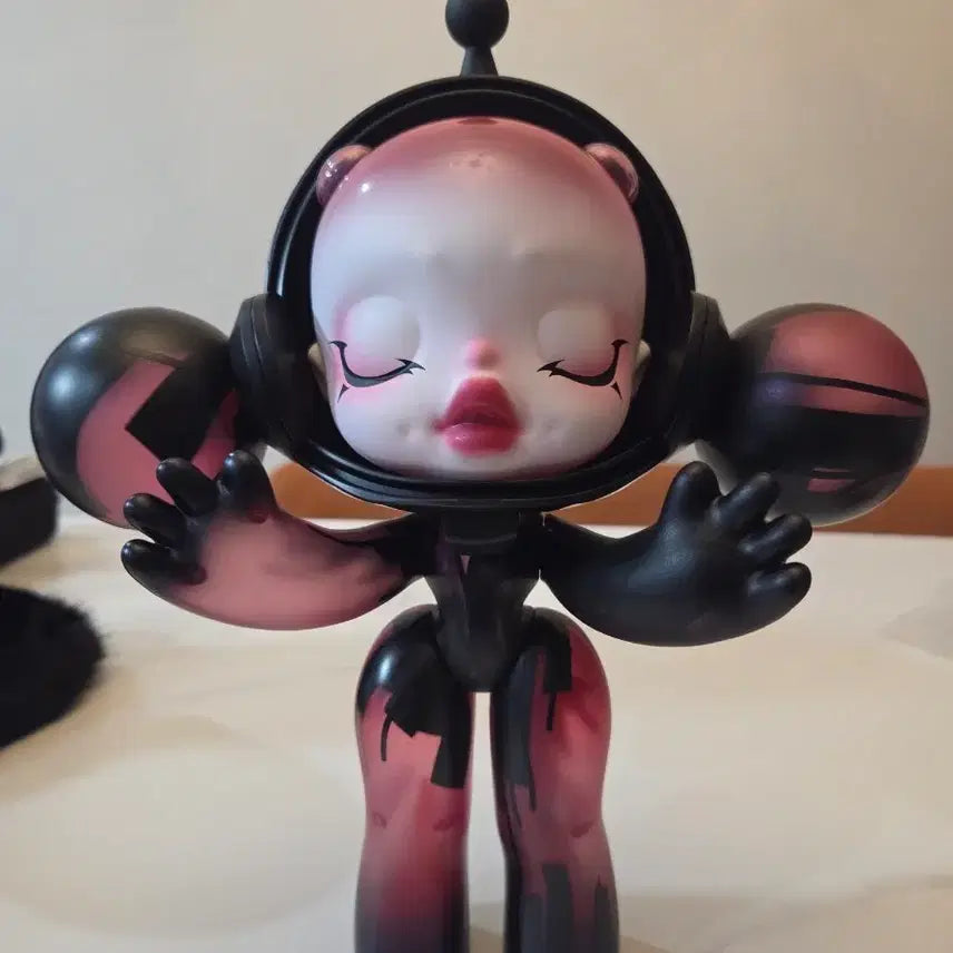 [BUNJANG] POP MART Skullpanda Red Crystal 400% Figure / 스컬판다 400% 레드크리스탈