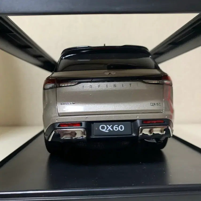 [BUNJANG] QX60 Diecast Car (B-Grade) / 1:18 파우디 인피니티 QX60 다이캐스트 판매합니다 (B급)