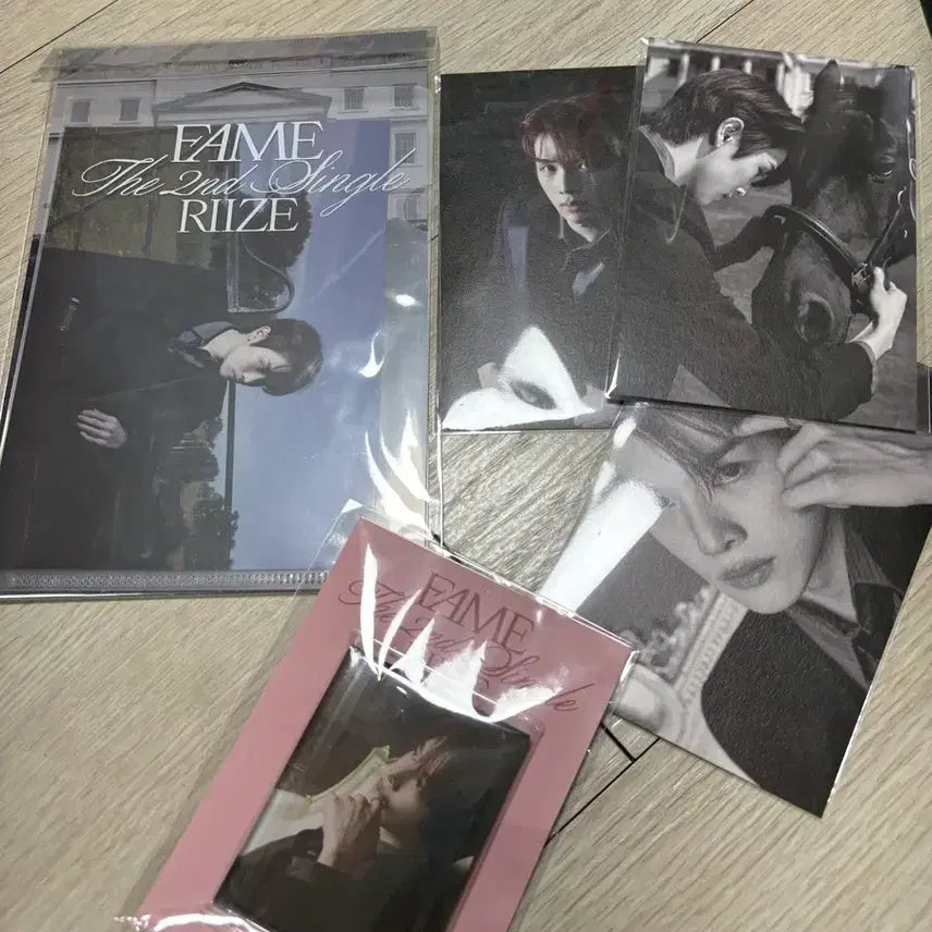 [SOLD OUT] 라이즈 성찬 고요와파동 전시회 md 마그넷 포스터 엽서