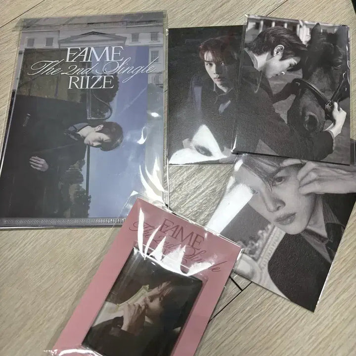 [SOLD OUT] 라이즈 성찬 고요와파동 전시회 md 마그넷 포스터 엽서