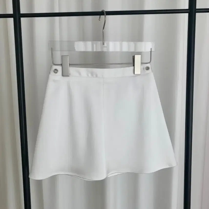 [BUNJANG] Cherry Bullet Cherry-Qurious Eyelet Satin Shirt & Satin Mini Skirt / 라뇨 체리퀴리 아일렛 새틴 셔츠 & 새틴 미니 스커트