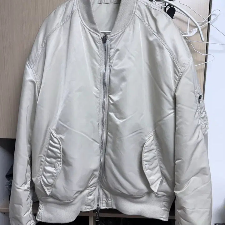 [BUNJANG] Alpha Industries MA-1 Ivory / 알파 인더스트리 MA-1 루즈핏 라글란 사이드짚 Ivory