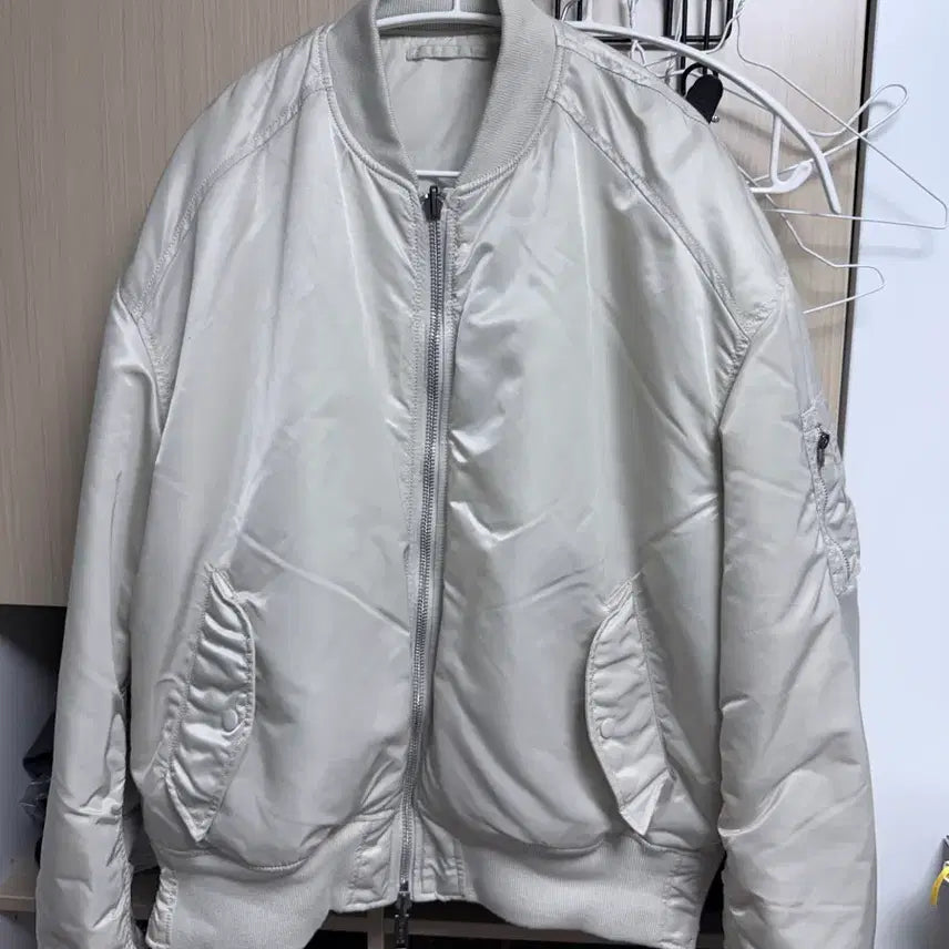 [BUNJANG] Alpha Industries MA-1 Ivory / 알파 인더스트리 MA-1 루즈핏 라글란 사이드짚 Ivory