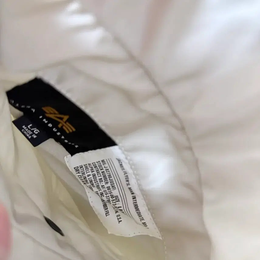 [BUNJANG] Alpha Industries MA-1 Ivory / 알파 인더스트리 MA-1 루즈핏 라글란 사이드짚 Ivory