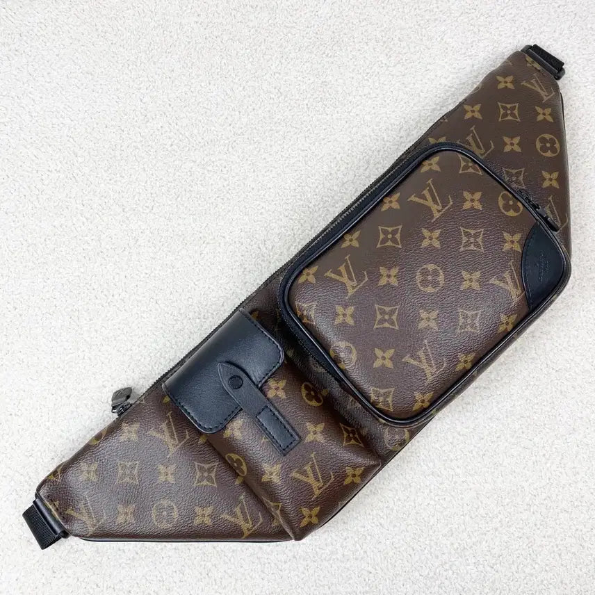 [BUNJANG] Louis Vuitton Christopher Bum Bag / 루이비통 크로스백 크리스토퍼 범백