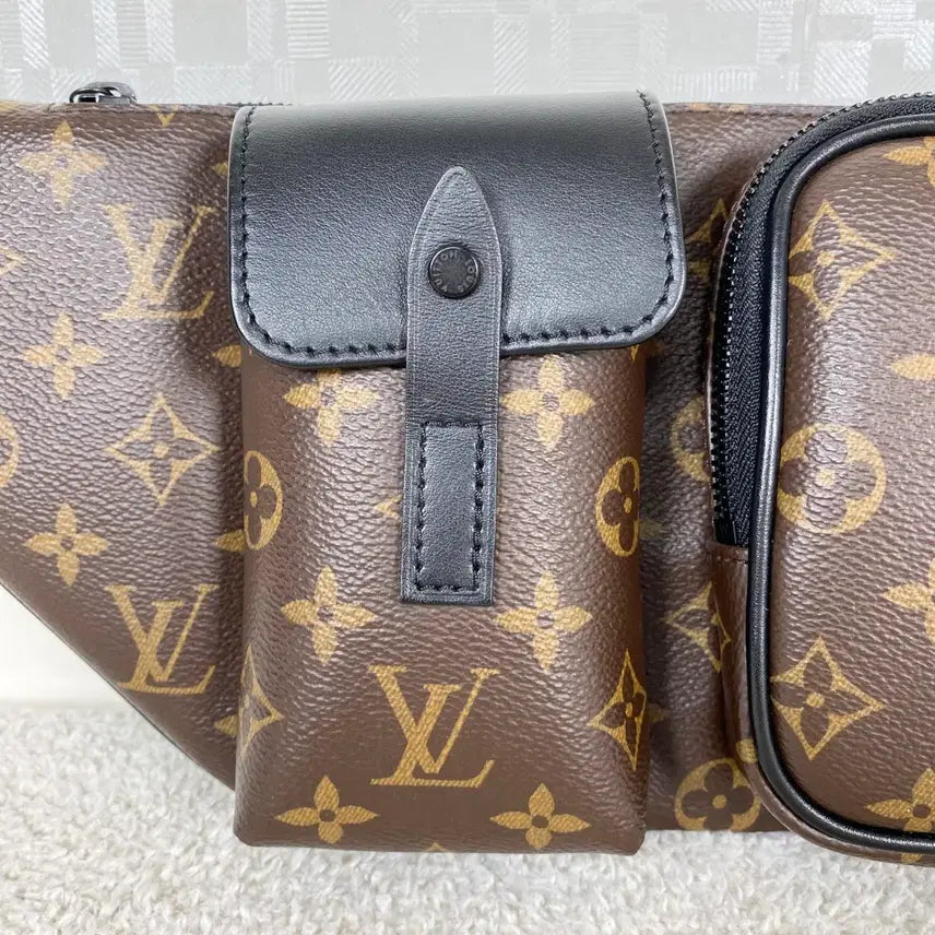 [BUNJANG] Louis Vuitton Christopher Bum Bag / 루이비통 크로스백 크리스토퍼 범백