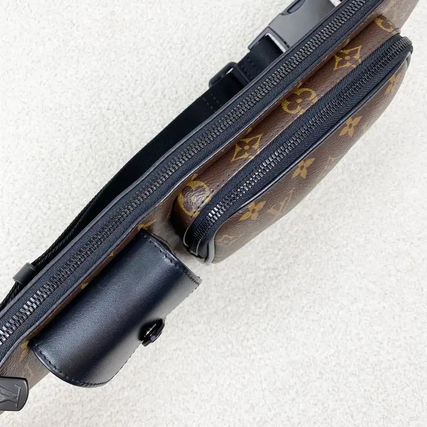 [BUNJANG] Louis Vuitton Christopher Bum Bag / 루이비통 크로스백 크리스토퍼 범백