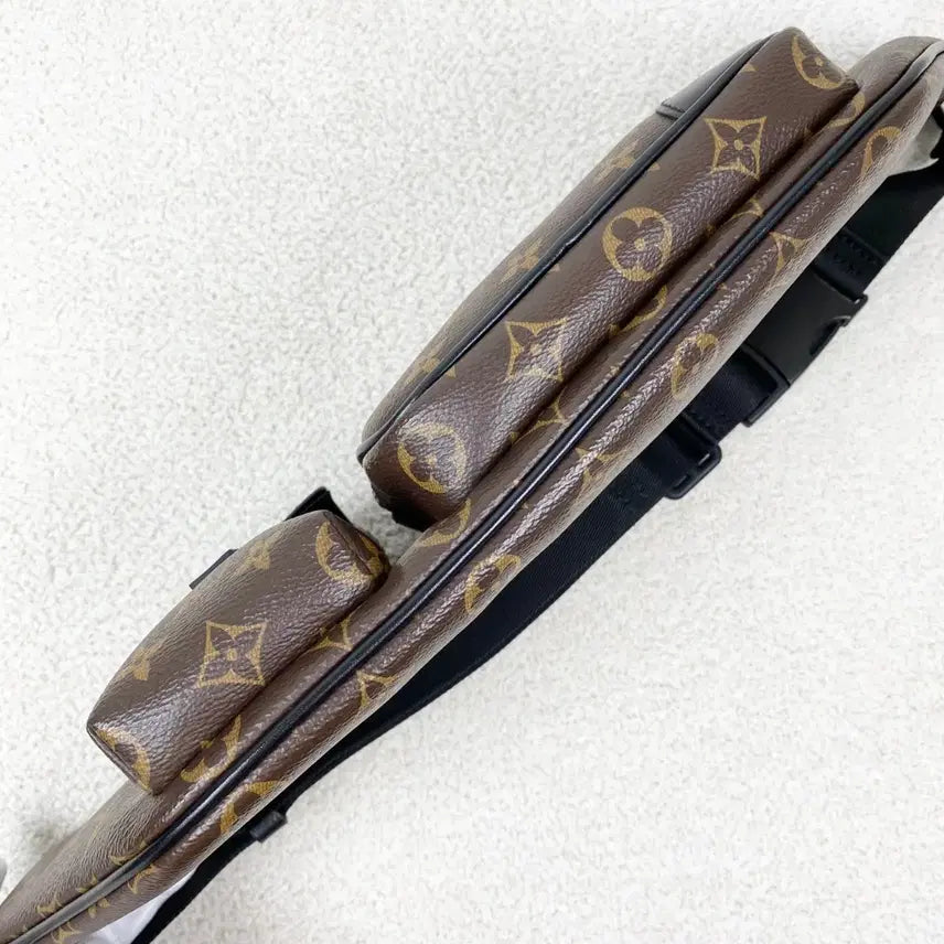 [BUNJANG] Louis Vuitton Christopher Bum Bag / 루이비통 크로스백 크리스토퍼 범백