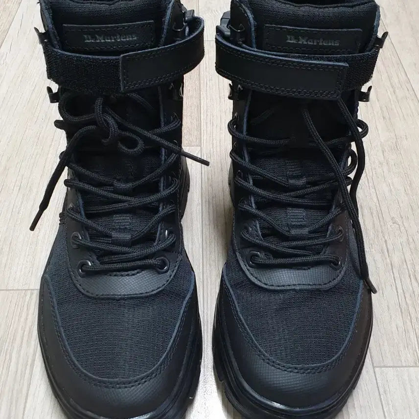 [BUNJANG] Dr. Martens Comms Tech Black Boots 240mm / 닥터마틴 콤스 테크 블랙 240mm 부츠