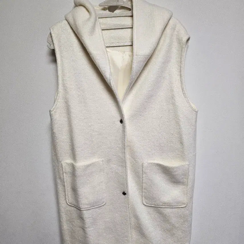 [SOLD OUT] 엘렌트레이시 후드 베스트