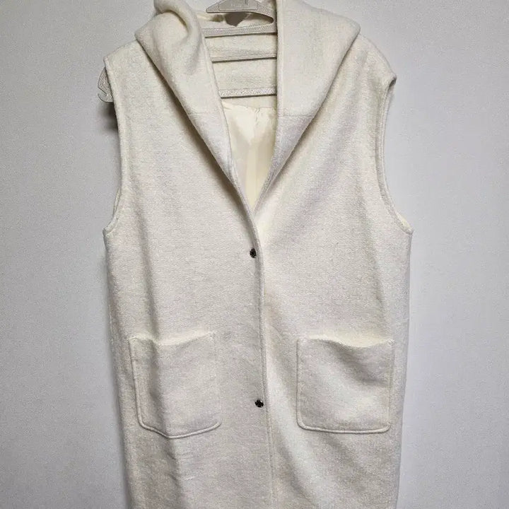 [SOLD OUT] 엘렌트레이시 후드 베스트