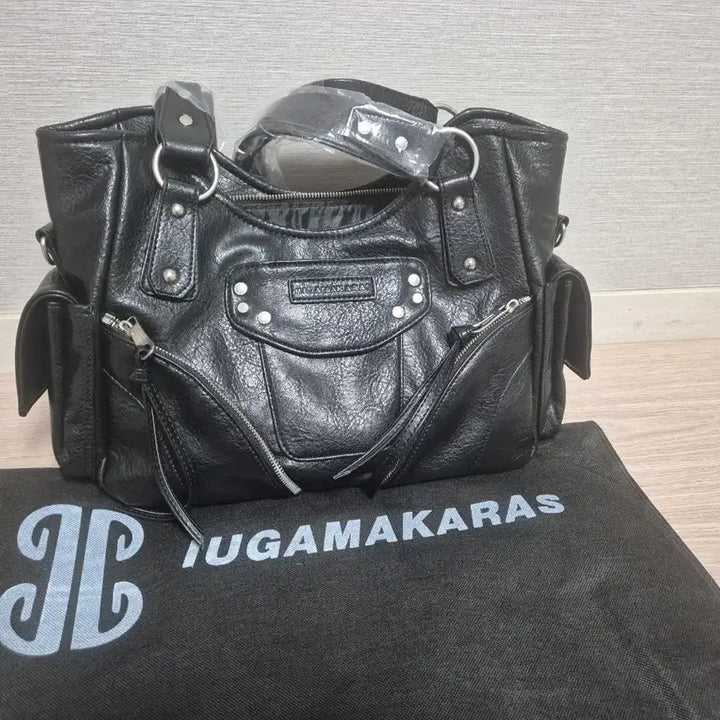 [BUNJANG] EUGENE KAMARAS Studded Leather Shoulder Bag / 이우가마카라스 스터드 레더 숄더백 새상품