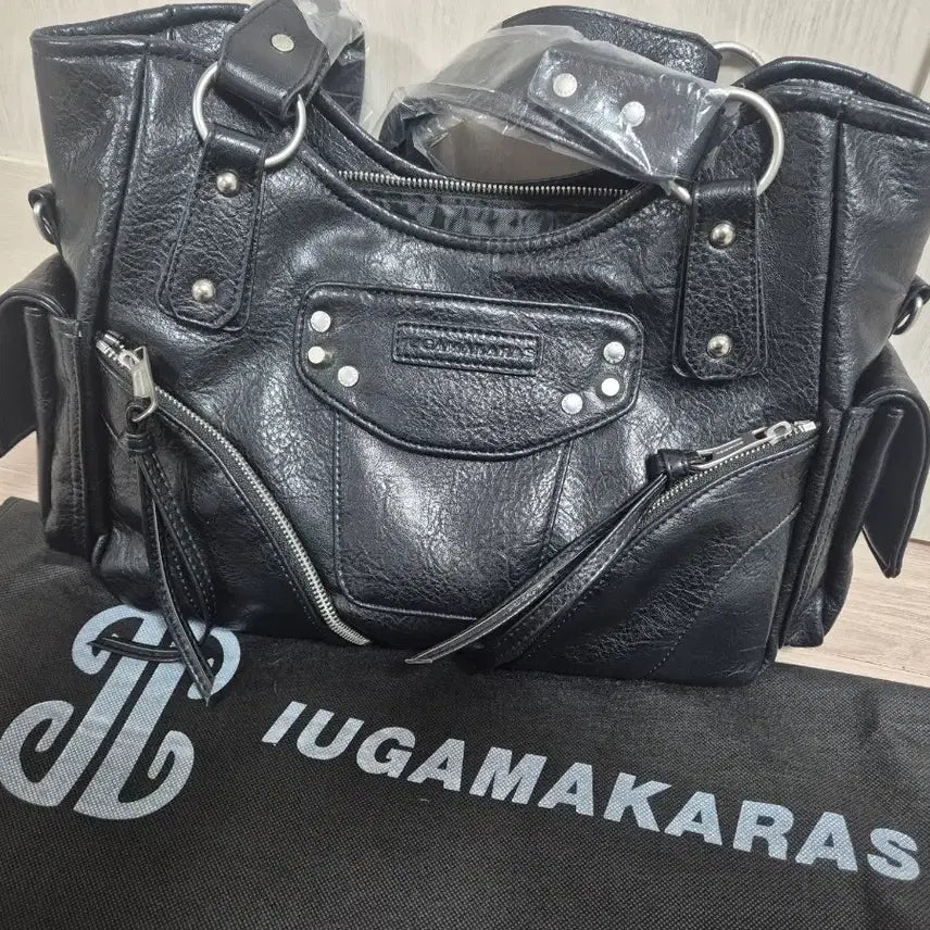 [BUNJANG] EUGENE KAMARAS Studded Leather Shoulder Bag / 이우가마카라스 스터드 레더 숄더백 새상품