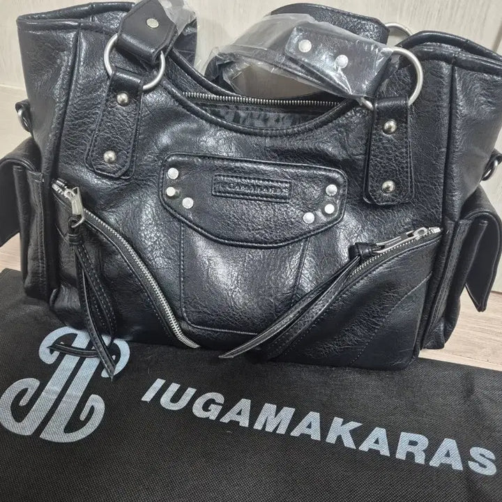 [BUNJANG] EUGENE KAMARAS Studded Leather Shoulder Bag / 이우가마카라스 스터드 레더 숄더백 새상품