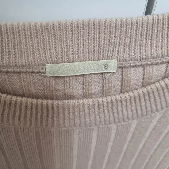 [BUNJANG] GU Jiyu Ribbed Knit Long Dress Beige / GU 지유 골지 니트 롱 원피스 베이지