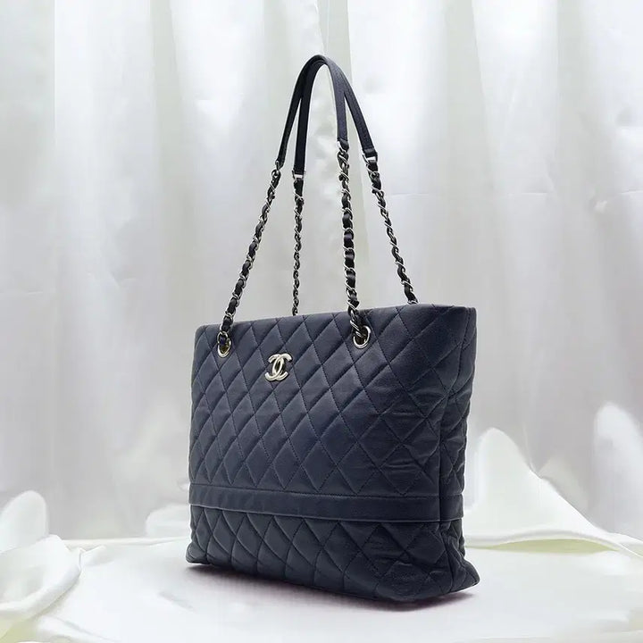 [BUNJANG] Chanel Navy Caviar Skin Shoulder Bag / 샤넬 네이비 캐비어 스킨 금장 숄더백