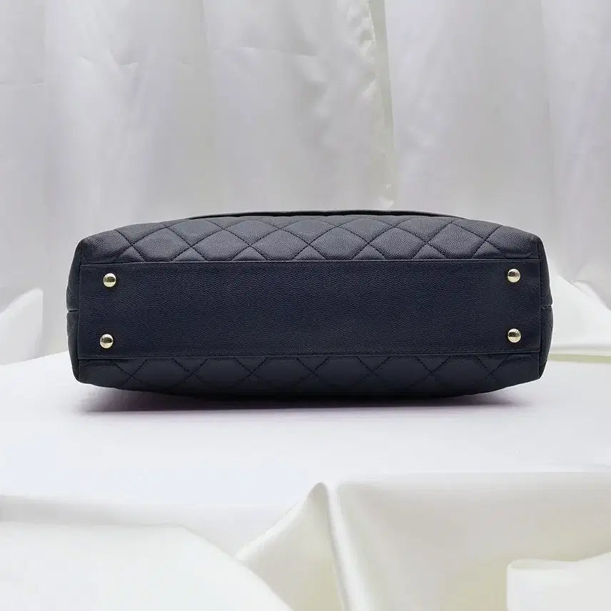 [BUNJANG] Chanel Navy Caviar Skin Shoulder Bag / 샤넬 네이비 캐비어 스킨 금장 숄더백