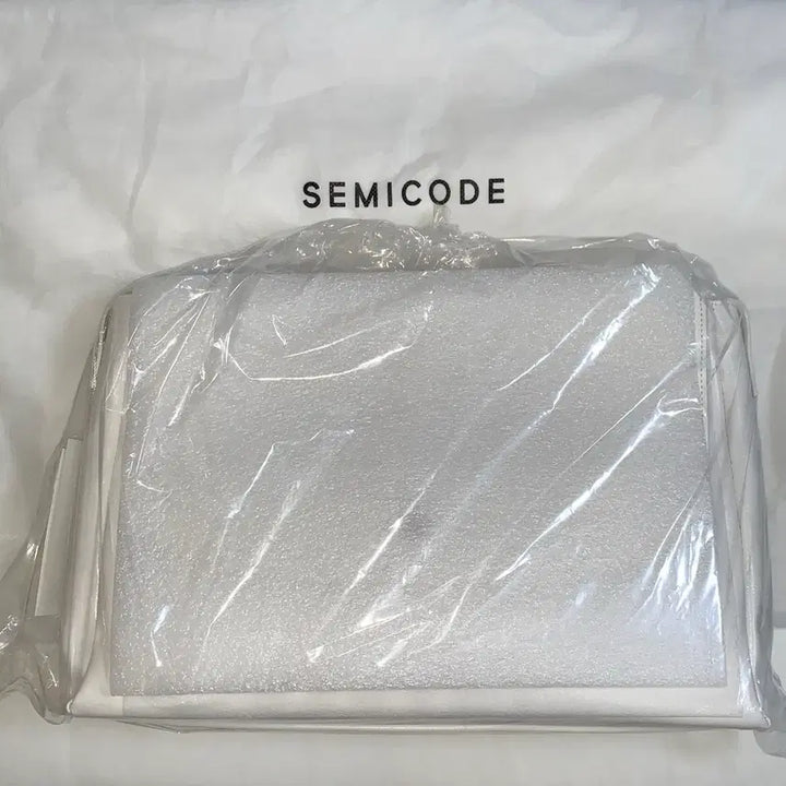 [BUNJANG] Semi-code Capture Bag Crinkle White / (새상품) 세미코드 캡쳐백 Capture Bag 크링클 화이트