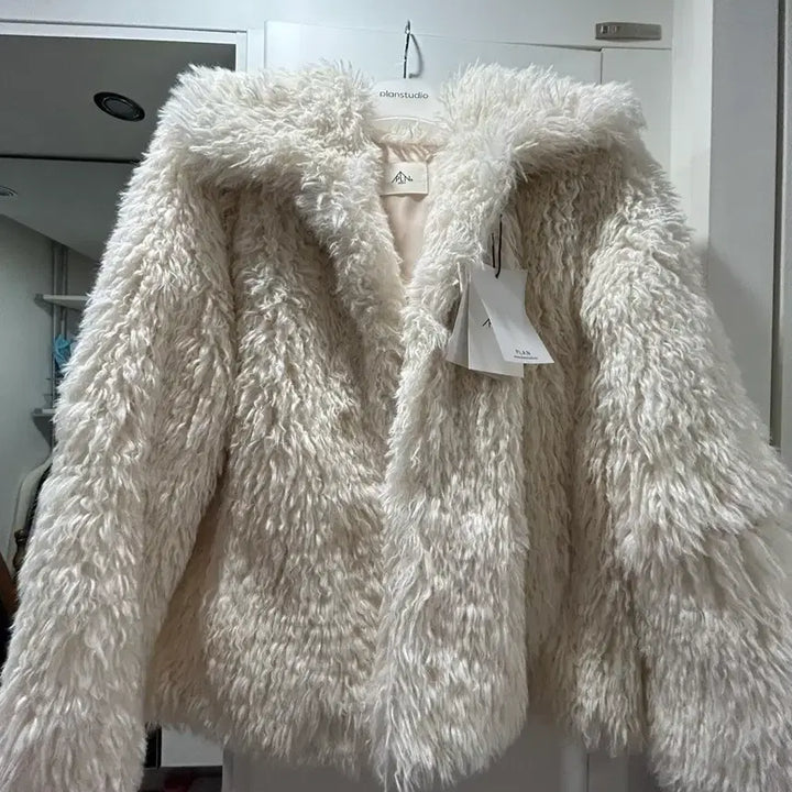 [BUNJANG] Lugh Adette Ivory Faux Fur Jacket / [완전 새제품] 루흐 아디세떼흐 하엄지 퍼 자켓 아이보리